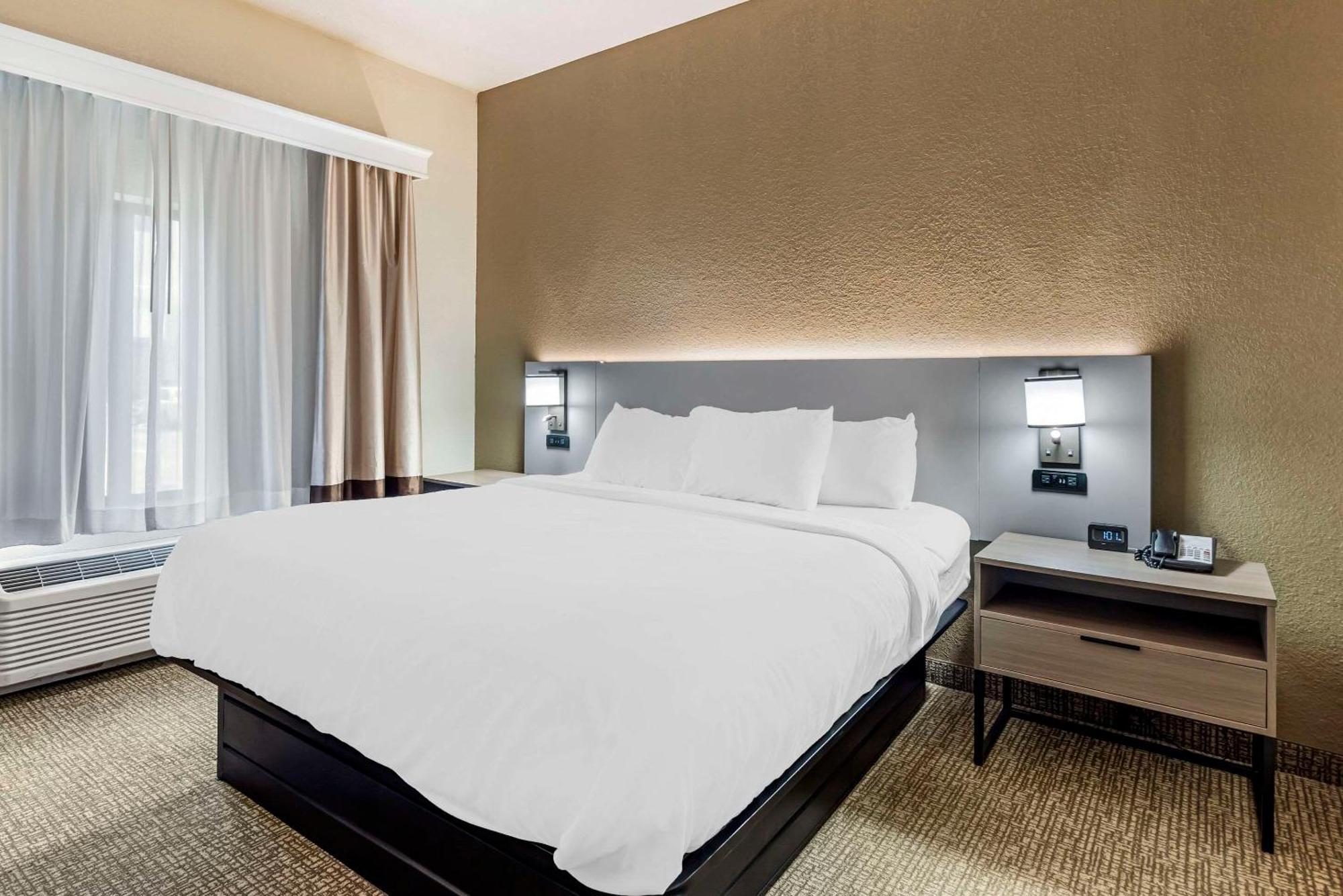 คอมฟอร์ต สวีท Hotel เมอร์ริลวิลล์ ภายนอก รูปภาพ