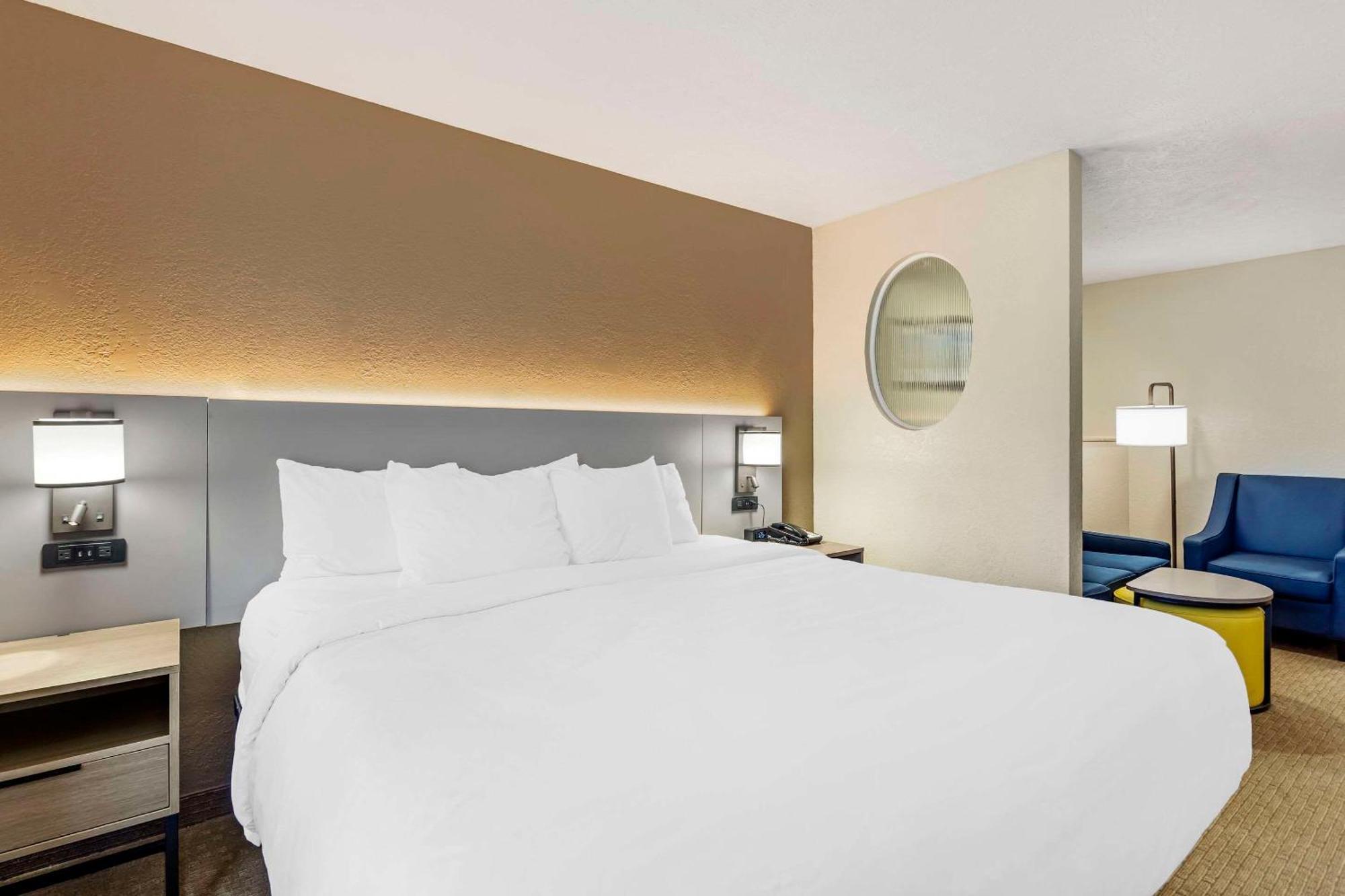 คอมฟอร์ต สวีท Hotel เมอร์ริลวิลล์ ภายนอก รูปภาพ