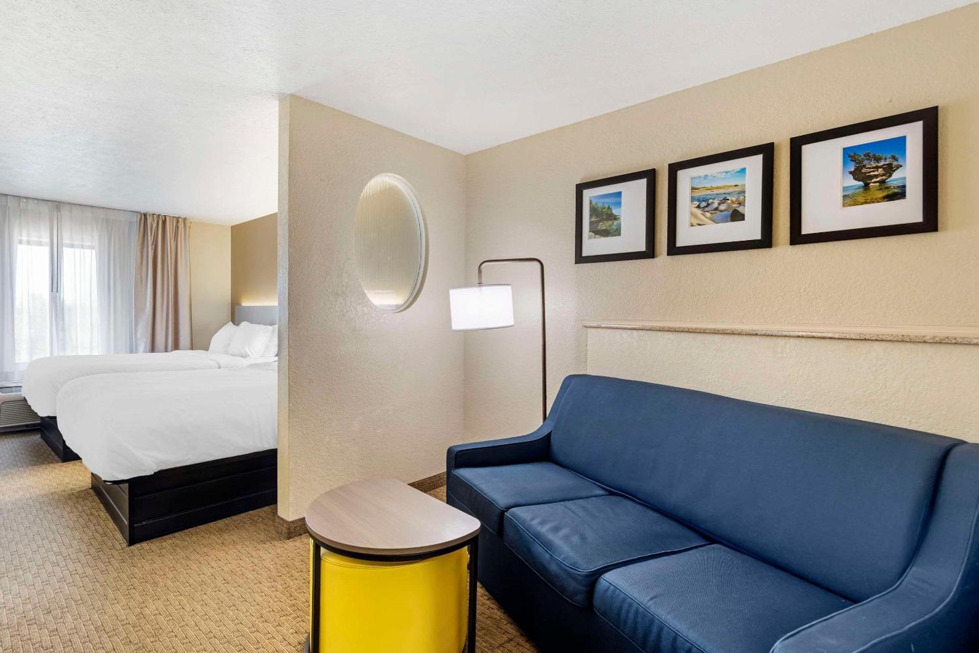คอมฟอร์ต สวีท Hotel เมอร์ริลวิลล์ ภายนอก รูปภาพ